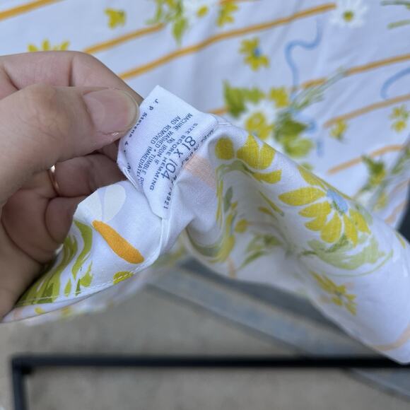 Vintage Utica Flat Sheet Twin Yellow Green Floral MCM Daisies 70s 82x96 - Picture 3 of 5